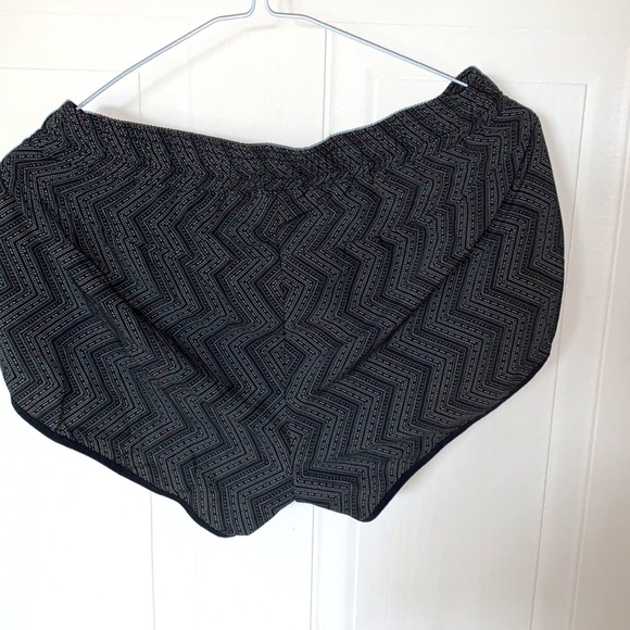 PRANA sporty runner  athletic short with elastics - Picture 3 of 5